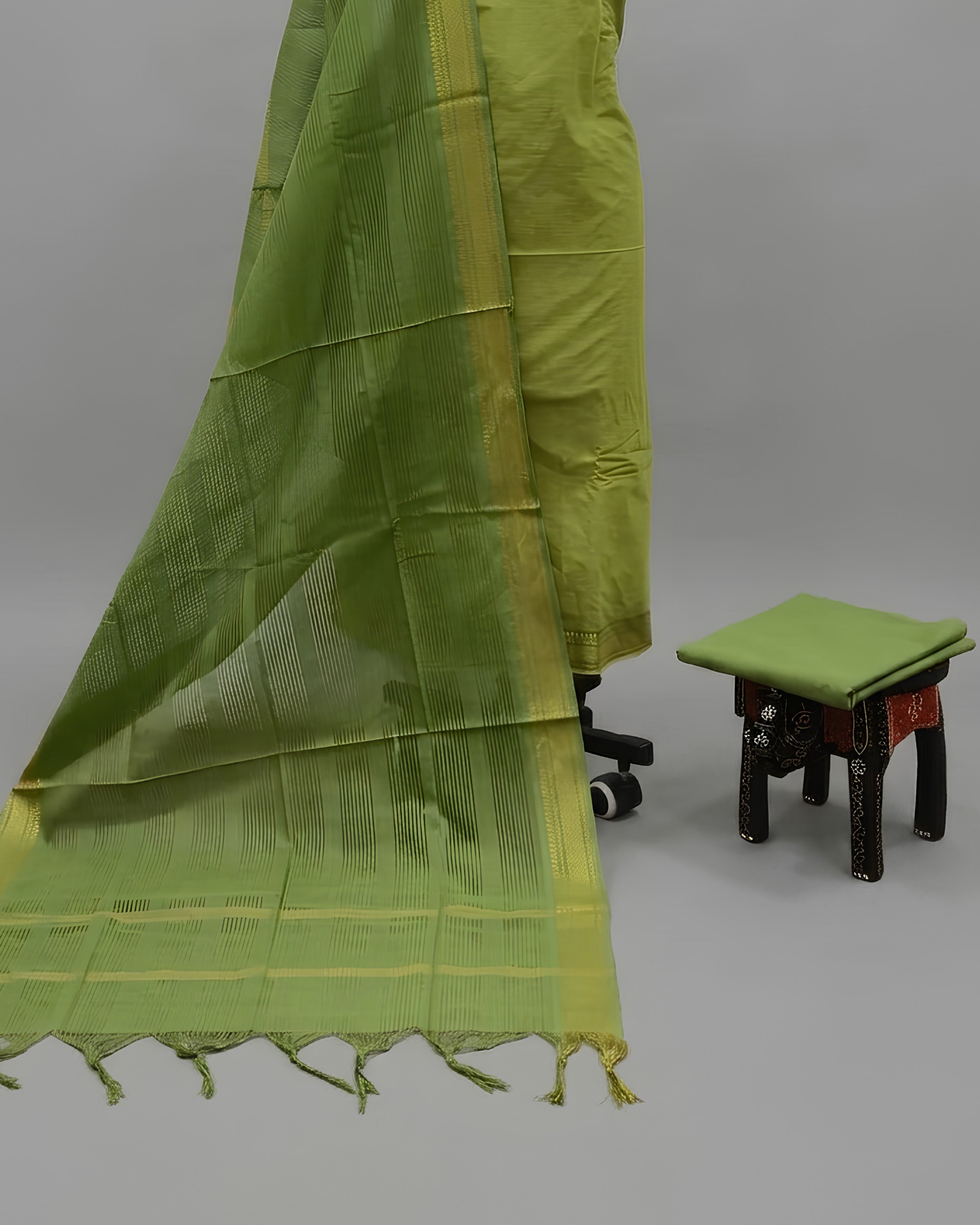 MANGALAGIRI PURE COTTON  ZARI - LIME GREEN WITH LEAF GREEN