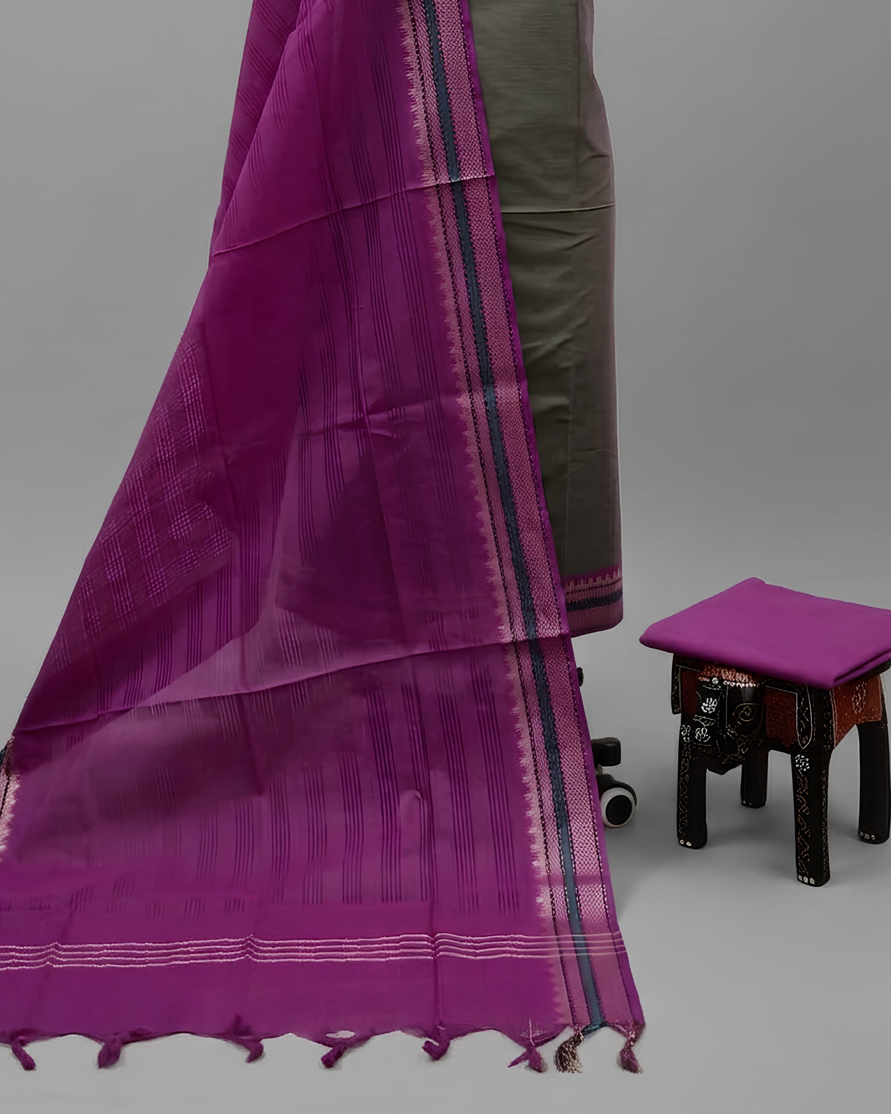 MANGALAGIRI PURE COTTON  ZARI - OLIVE GREEN WITH MAGENTA PINK
